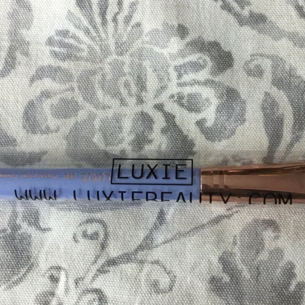 LUXIE 660 Precision Foundation Brush - Picture 4 of 4